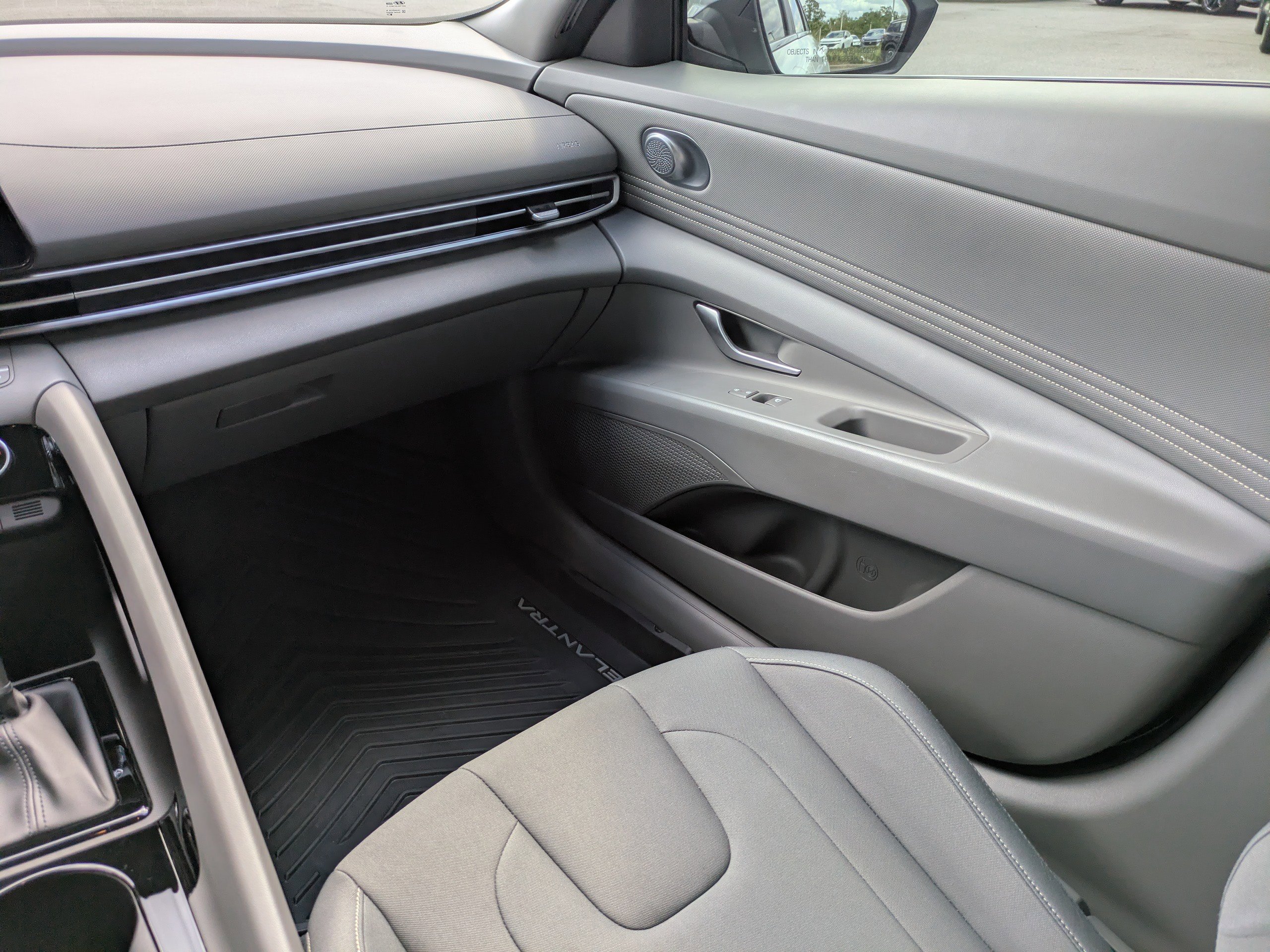 Used 2025 Hyundai Elantra SEL image 17