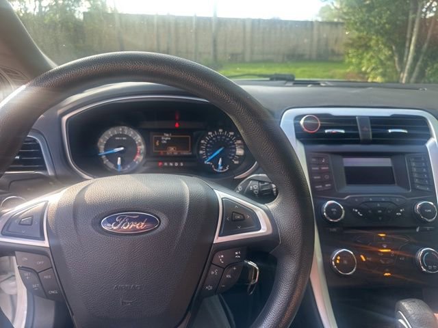 Used 2016 Ford Fusion SE image 6