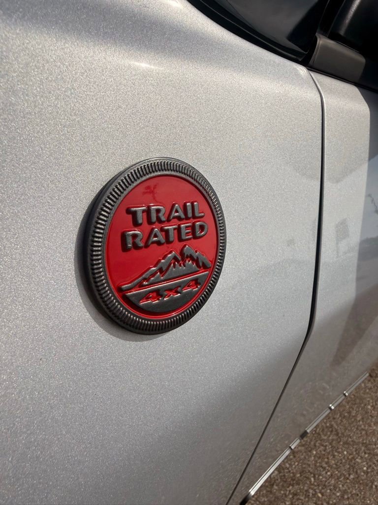 Used 2025 Jeep Compass Trailhawk AWD/4WD image 4