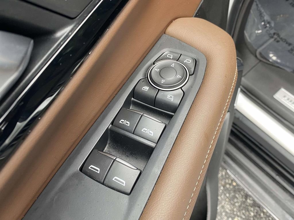 Used 2025 Chevrolet Suburban High Country AWD/4WD image 17