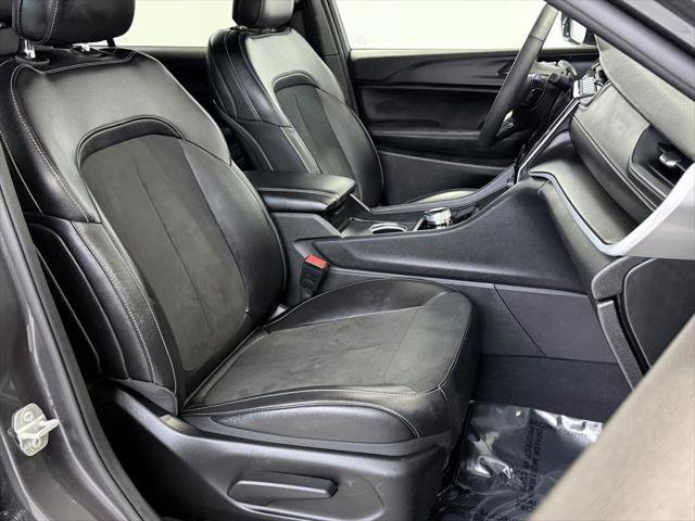 Certified 2024 Jeep Grand Cherokee L Altitude image 17