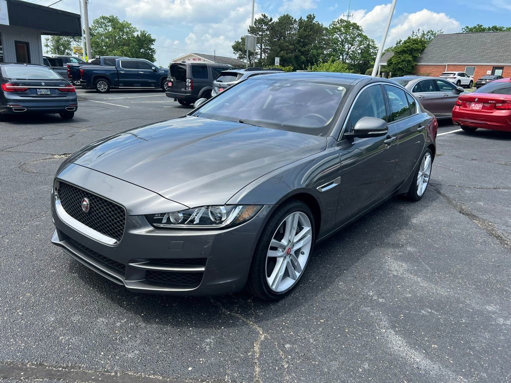 Used 2018 Jaguar XE Premium AWD/4WD image 2