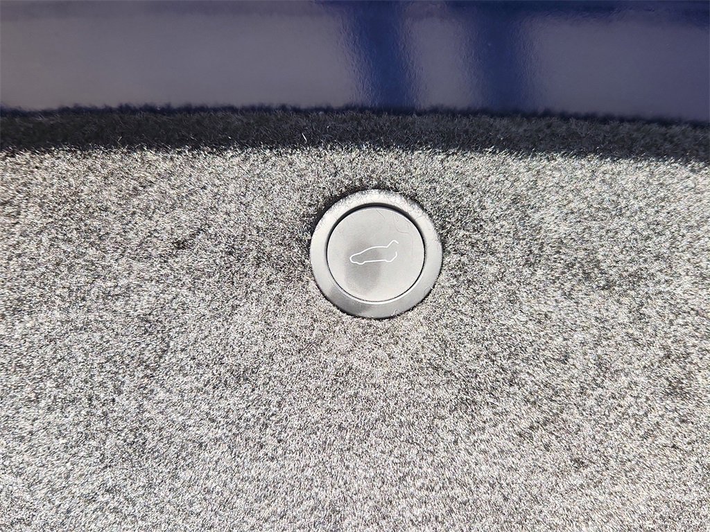 Used 2022 Tesla Model X image 13