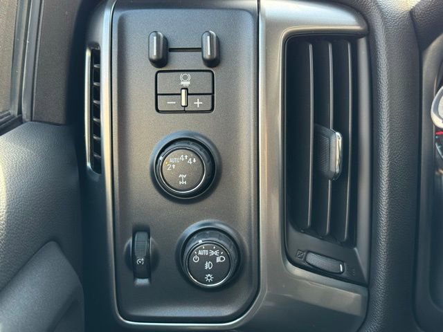 Used 2018 Chevrolet Silverado 1500 LT w/ All Star Edition AWD/4WD image 24