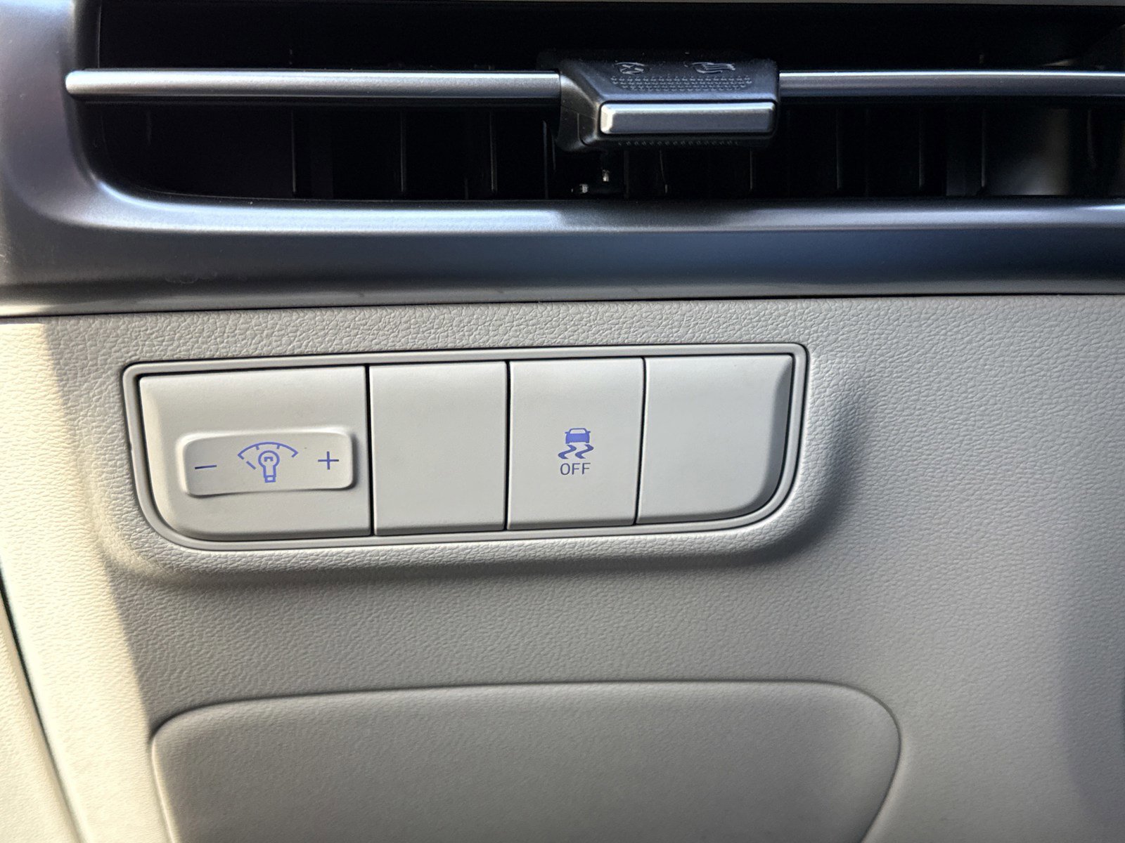 Certified 2025 Hyundai Tucson SE image 18