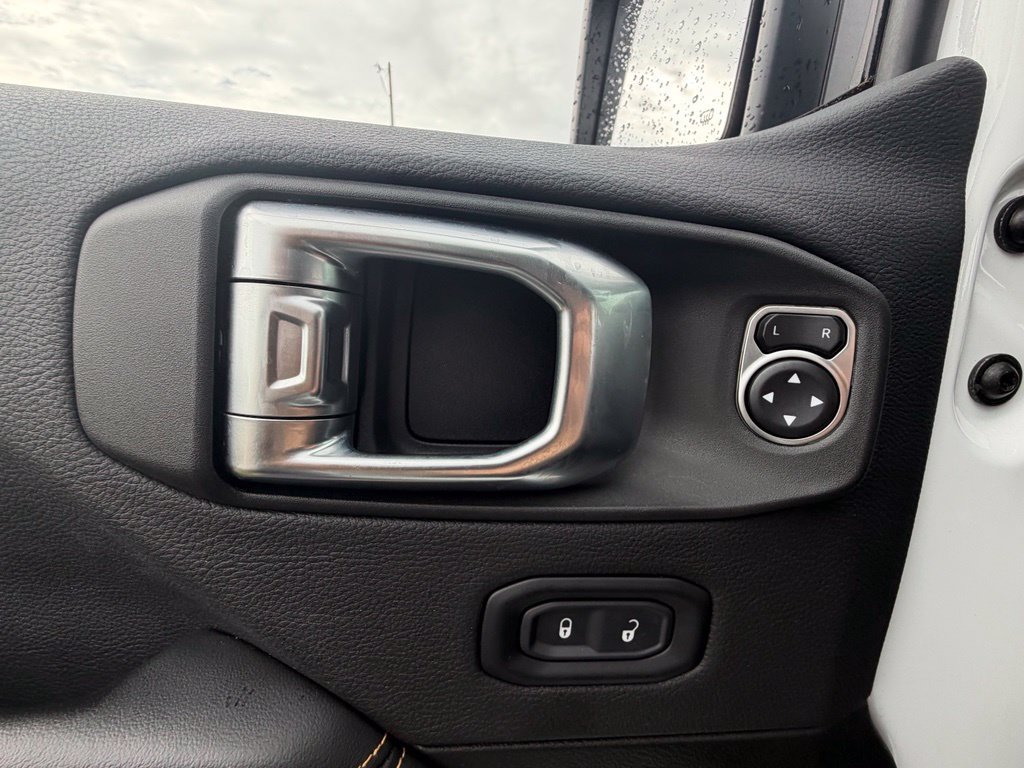 Used 2024 Jeep Wrangler Unlimited Sahara AWD/4WD image 49