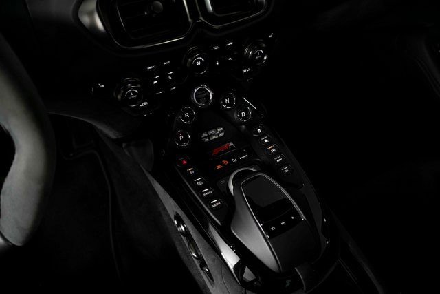 Used 2022 Aston Martin V8 Vantage Coupe image 23
