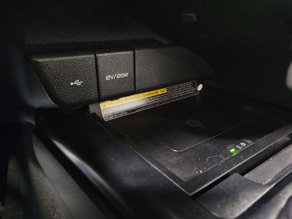 Used 2020 Toyota Camry XLE image 19