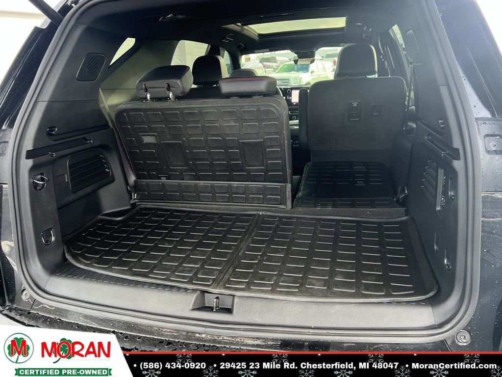 Used 2024 Chevrolet Traverse RS image 11