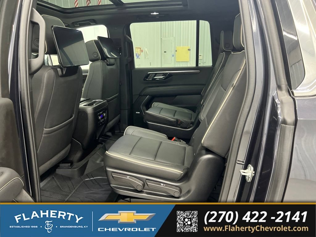 Used 2025 Chevrolet Suburban Premier AWD/4WD image 11