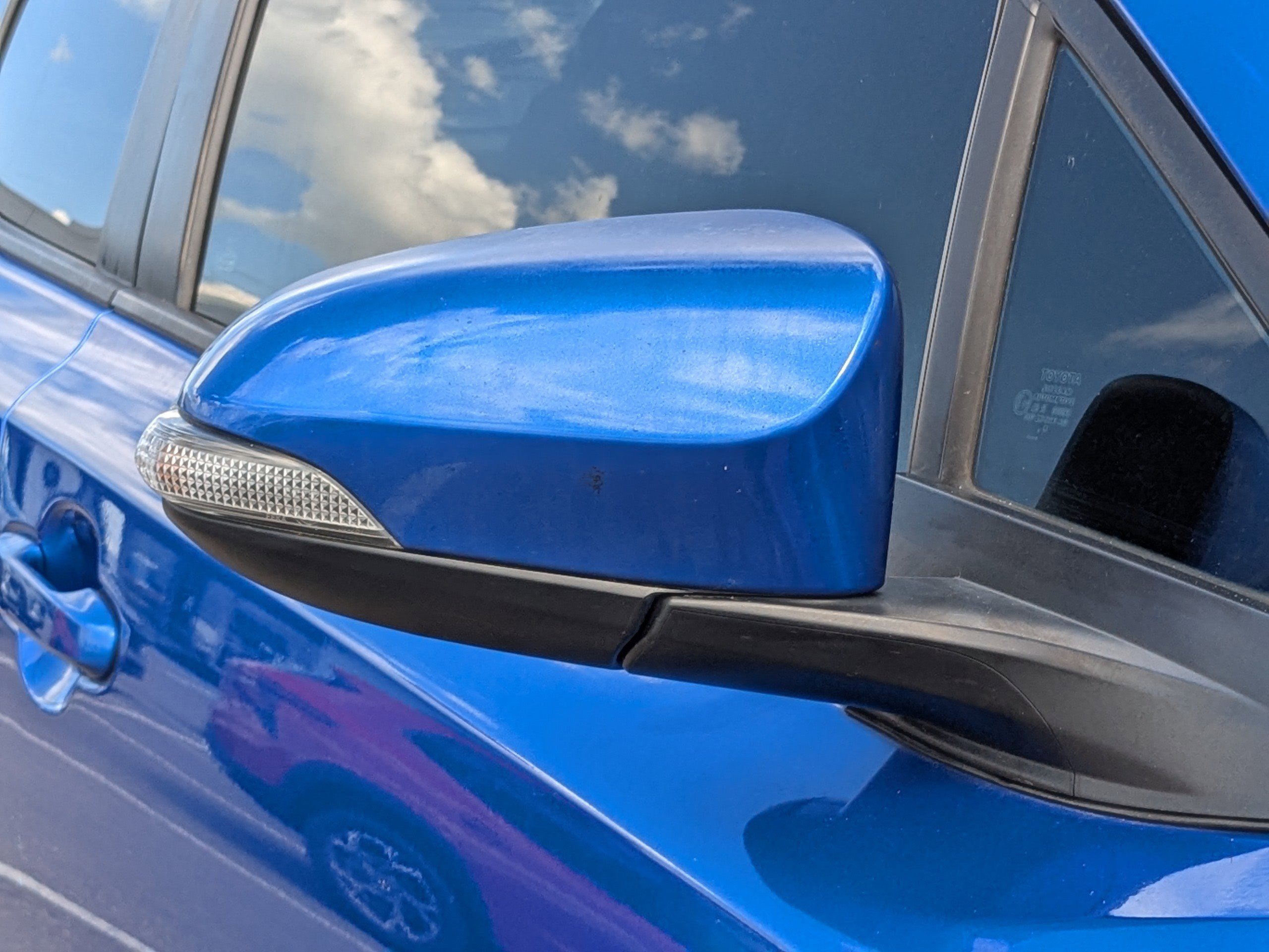 Used 2019 Toyota C-HR LE image 11