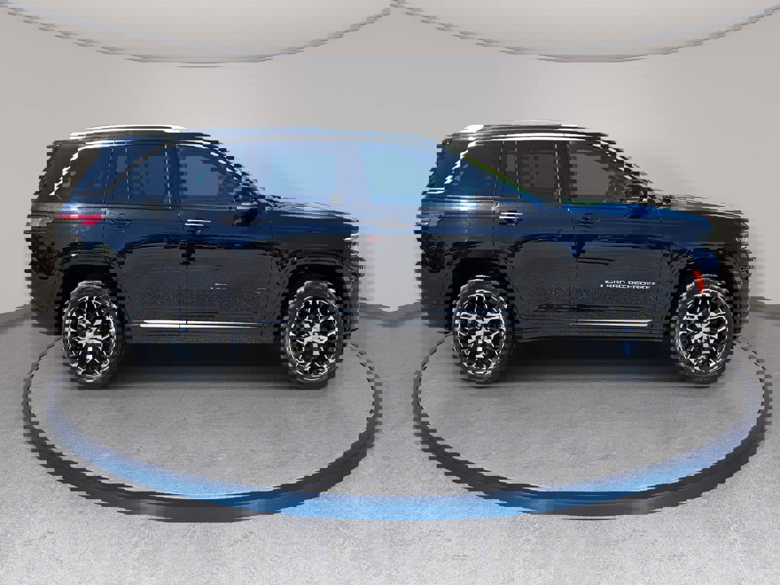 Used 2023 Jeep Grand Cherokee Summit image 4