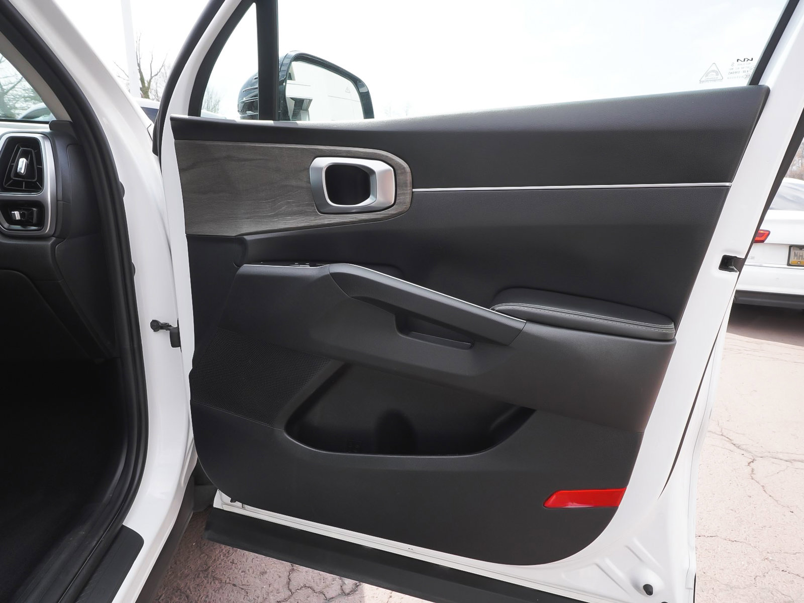 Used 2023 Kia Sorento S w/ Panoramic Sunroof Package image 13