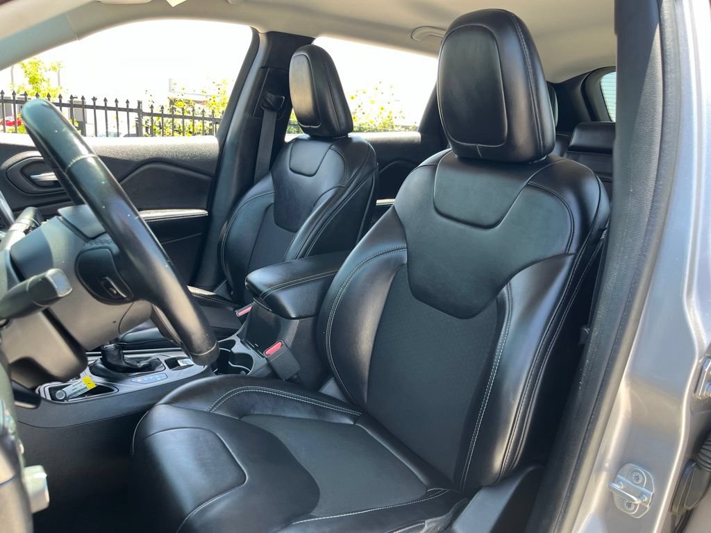 Used 2019 Jeep Cherokee Latitude Plus FWD image 26