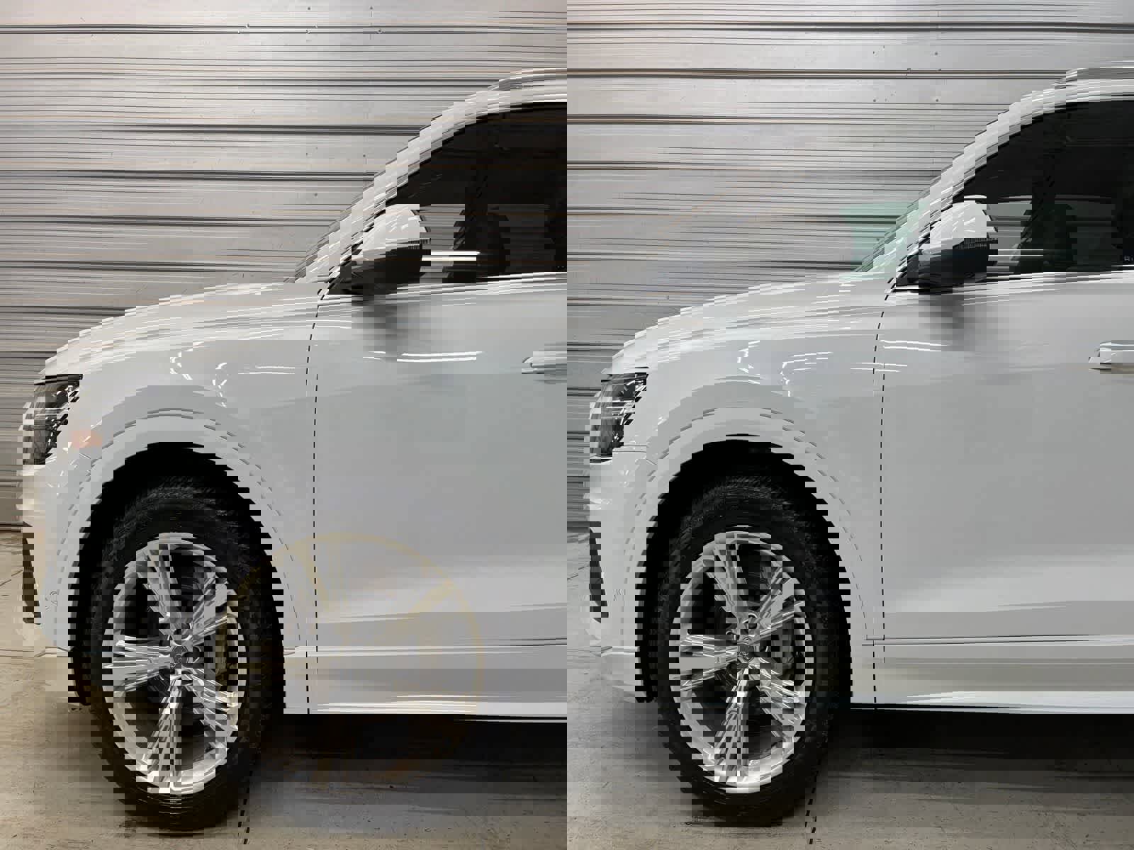 Used 2019 Audi Q8 Premium Plus w/ Premium Plus image 4