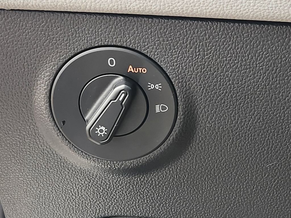 Used 2022 Volkswagen Taos SE image 12