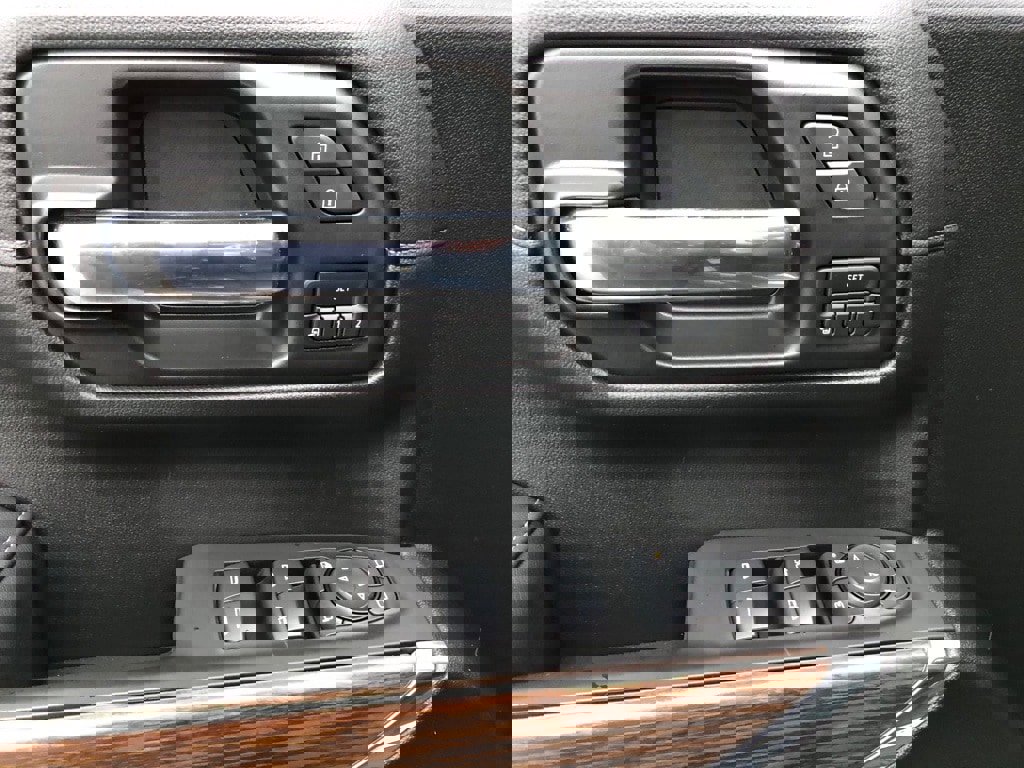 Used 2020 Chevrolet Silverado 1500 High Country w/ Technology Package image 12