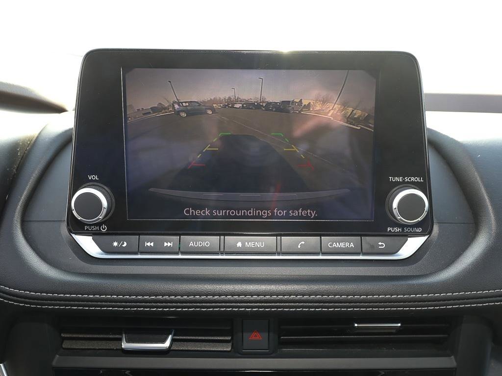 Used 2023 Nissan Rogue SV image 17