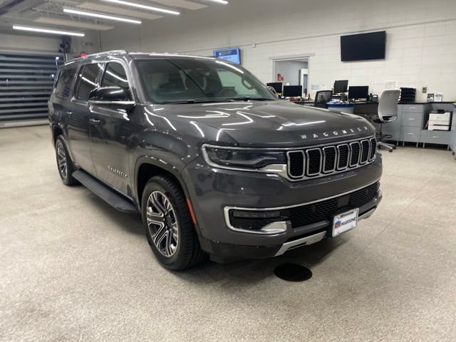 Used 2023 Jeep Wagoneer L Series II AWD/4WD image 3