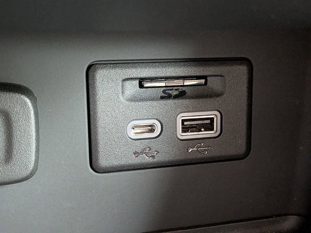 Used 2022 GMC Acadia Denali w/ Denali Technology Package image 23