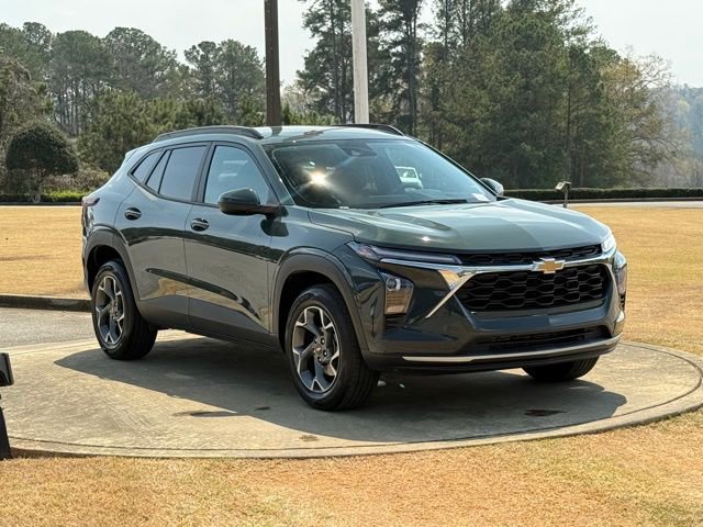 Used 2025 Chevrolet Trax LT FWD image 9