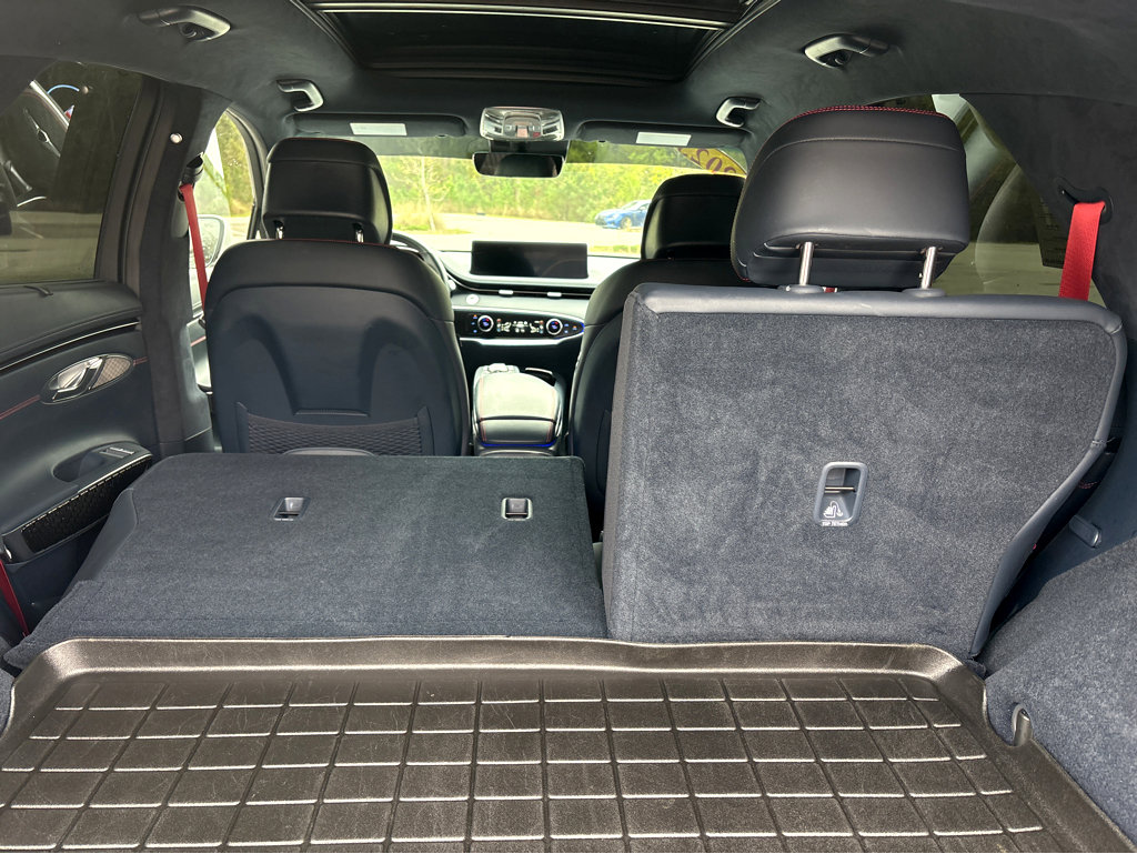 Used 2023 Genesis GV70 3.5T Sport w/ Sport Prestige Package image 39