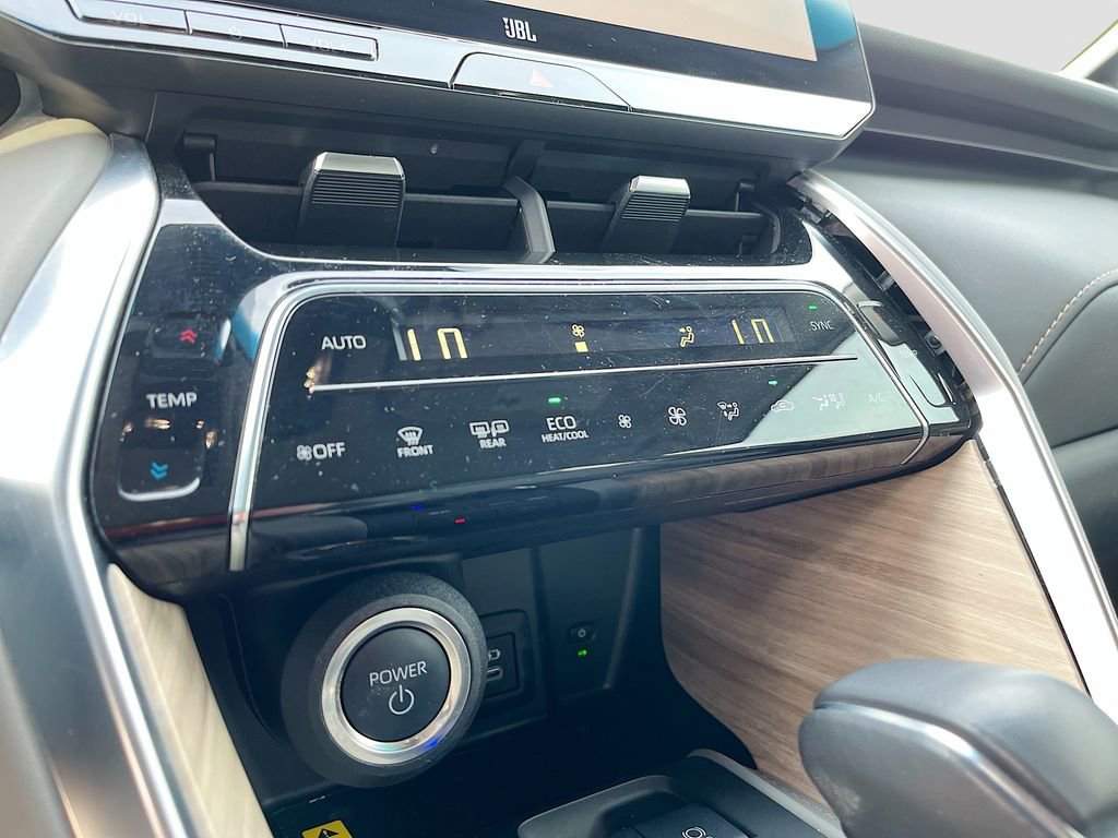 Used 2024 Toyota Venza Limited image 15