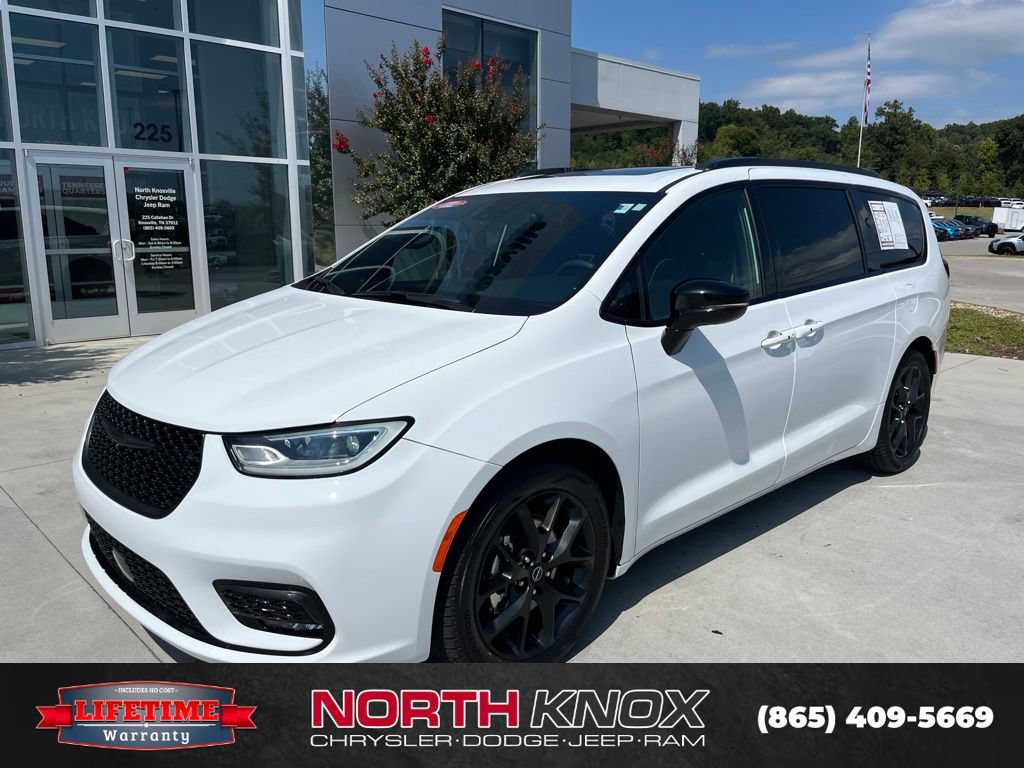 Used 2025 Chrysler Pacifica Limited