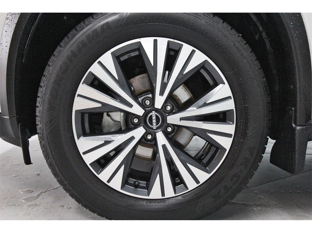 Used 2023 Nissan Rogue SV image 29