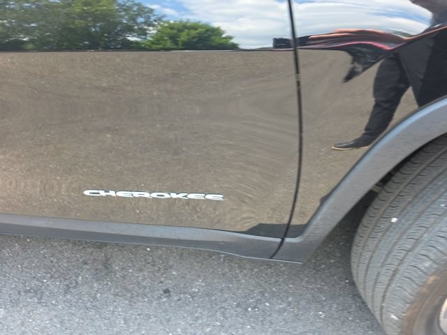 Used 2021 Jeep Cherokee Limited AWD/4WD image 23