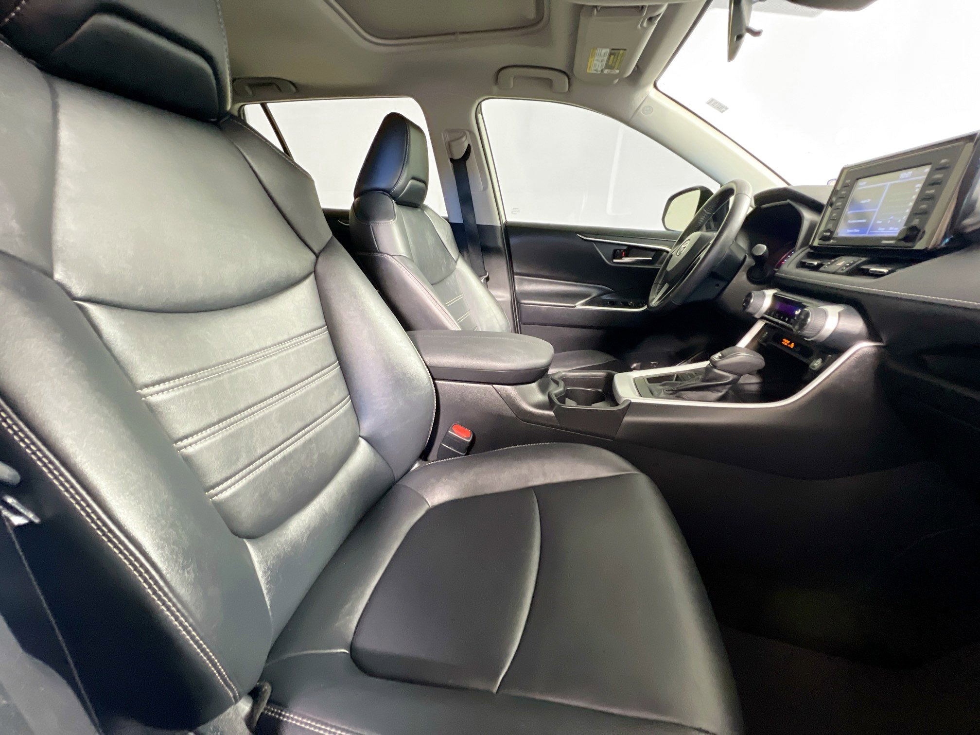 Used 2021 Toyota RAV4 XLE Premium image 31