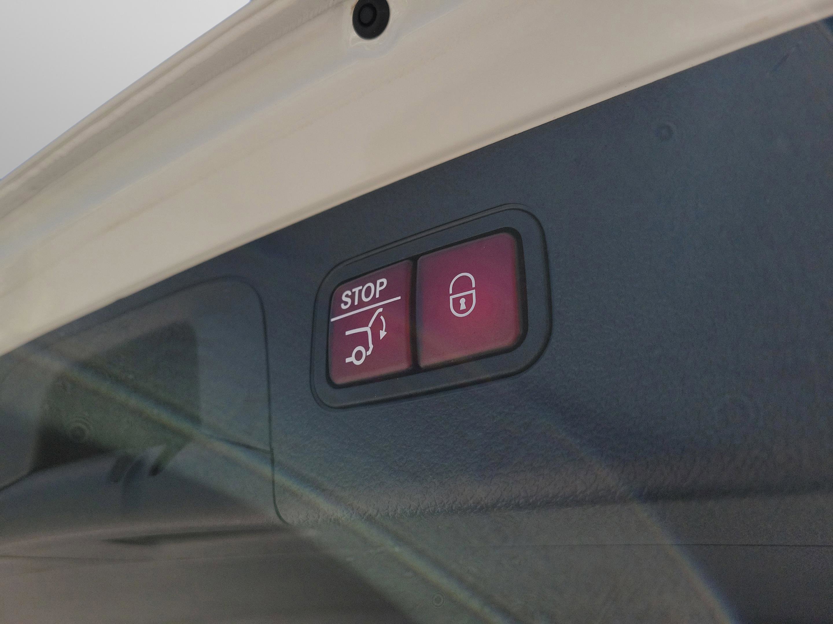 Certified 2022 Mercedes-Benz GLC 300 w/ Premium Package Lite image 33