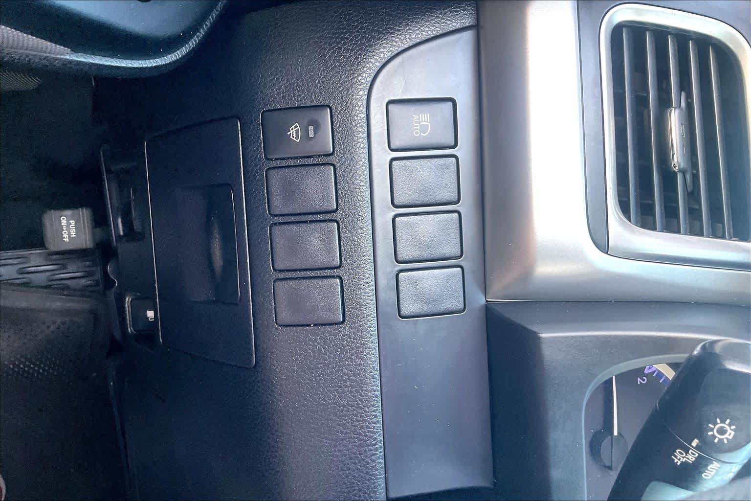 Used 2019 Toyota Highlander LE FWD image 33
