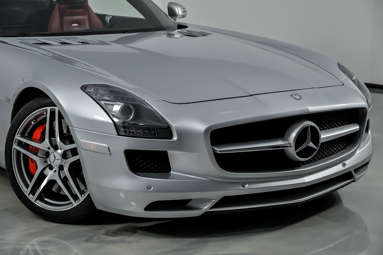 Used 2012 Mercedes-Benz SLS AMG Roadster image 3