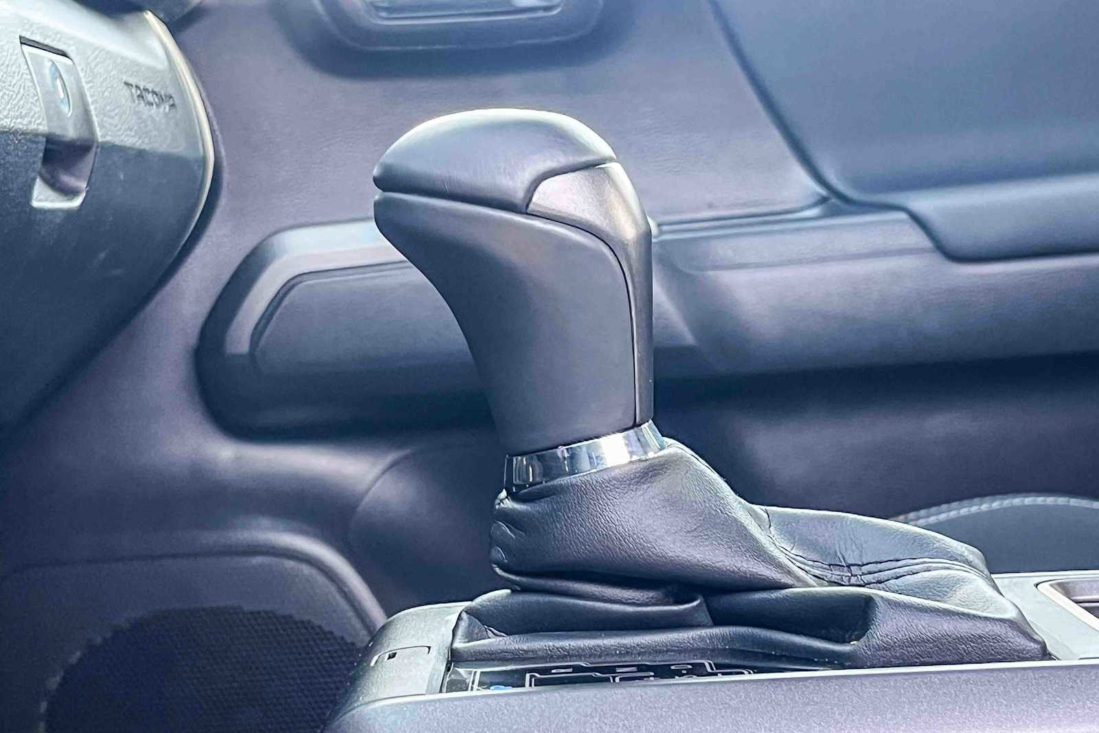 Used 2022 Toyota Tacoma TRD Off-Road image 22