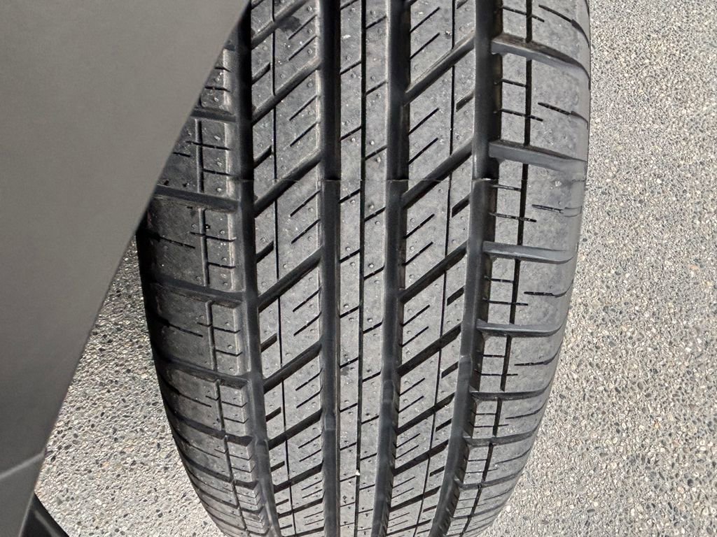 Used 2019 Kia Sorento LX image 32