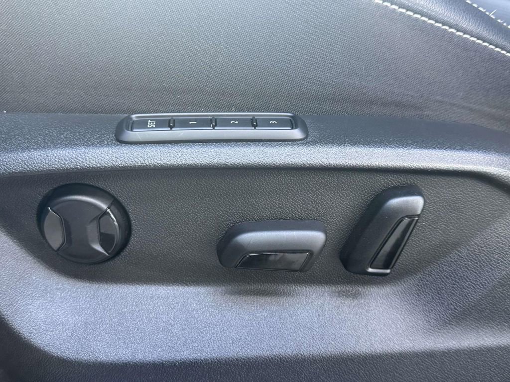 Used 2024 Volkswagen Atlas Cross Sport SEL R-Line image 17