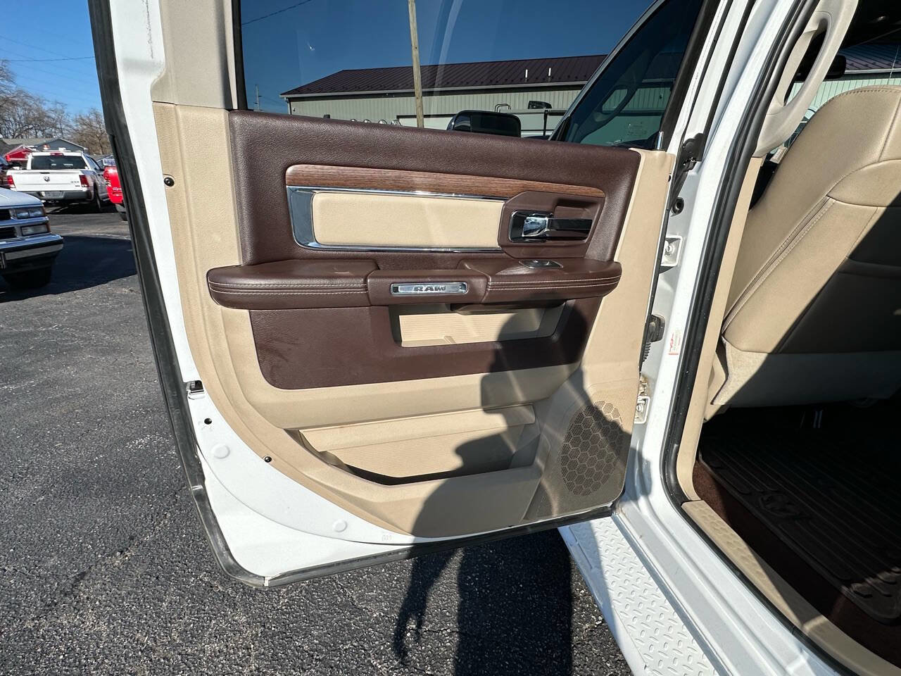 Used 2014 RAM 3500 Laramie image 20