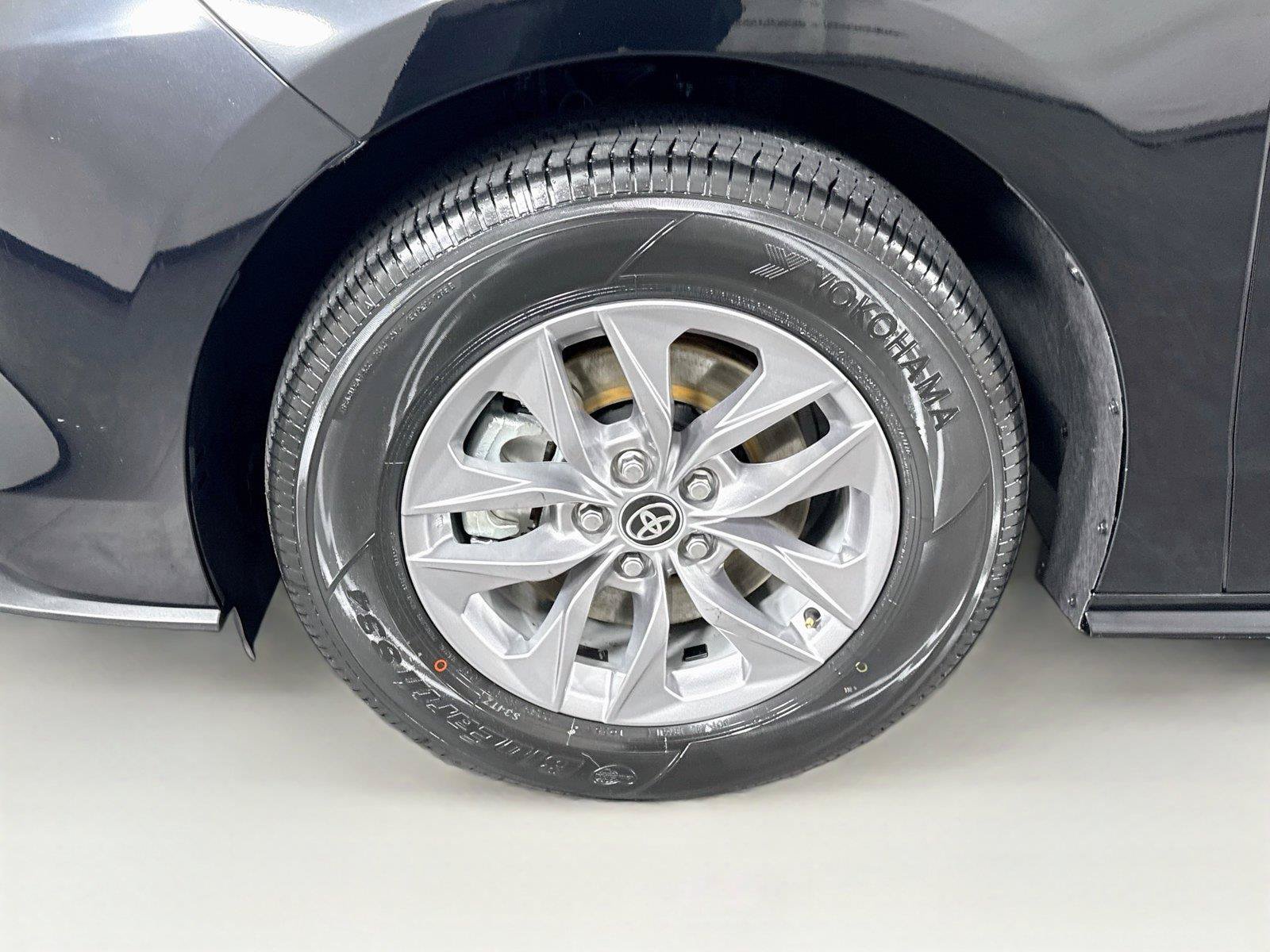 Certified 2026 Toyota Sienna XLE FWD image 47