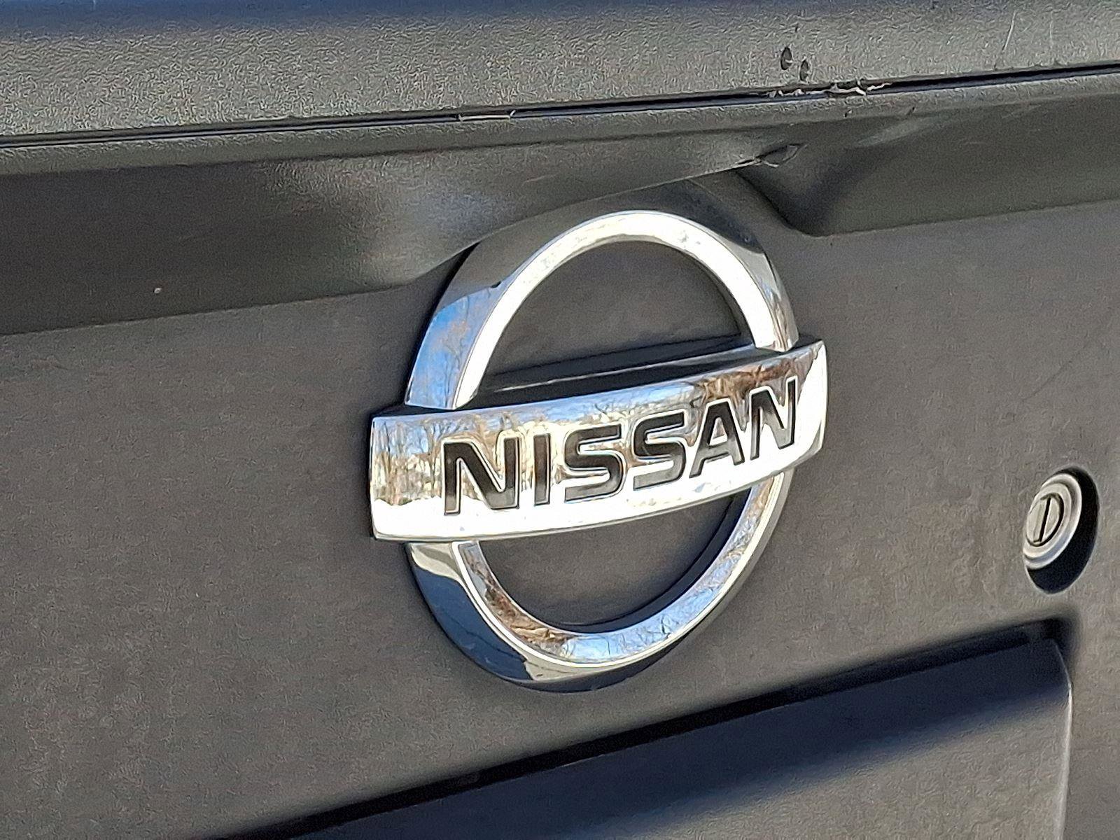 Used 2014 Nissan Frontier SL w/ SL Moonroof Package image 30