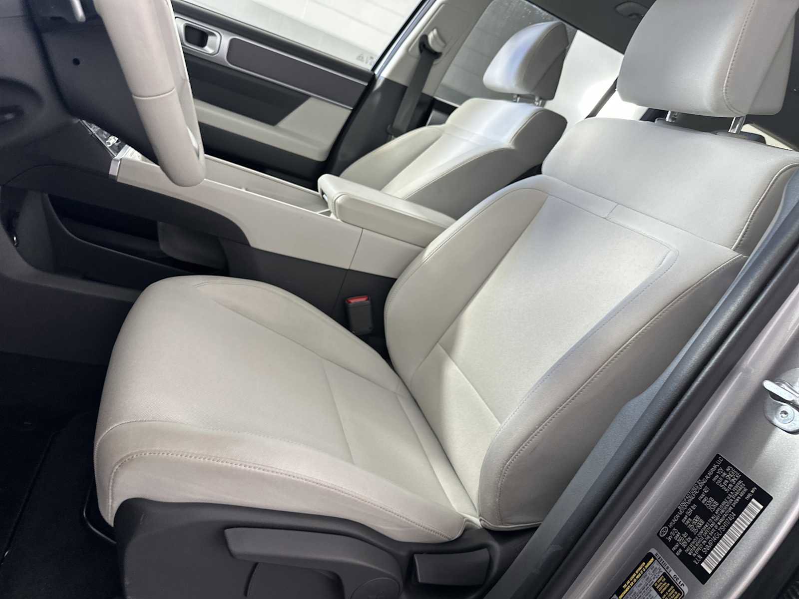 Certified 2025 Hyundai Santa Fe SE image 11