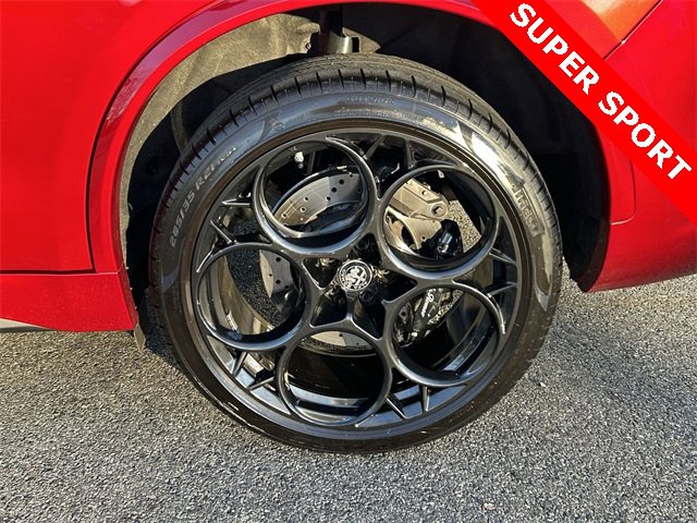 Used 2024 Alfa Romeo Stelvio Quadrifoglio image 11