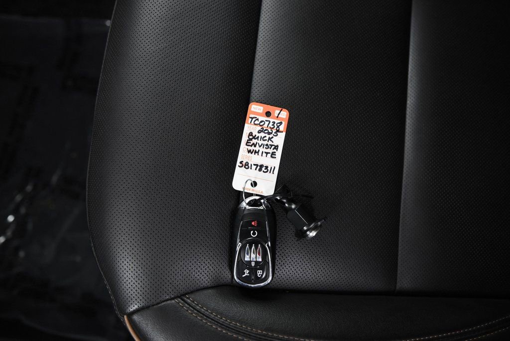Used 2025 Buick Envista Avenir image 25