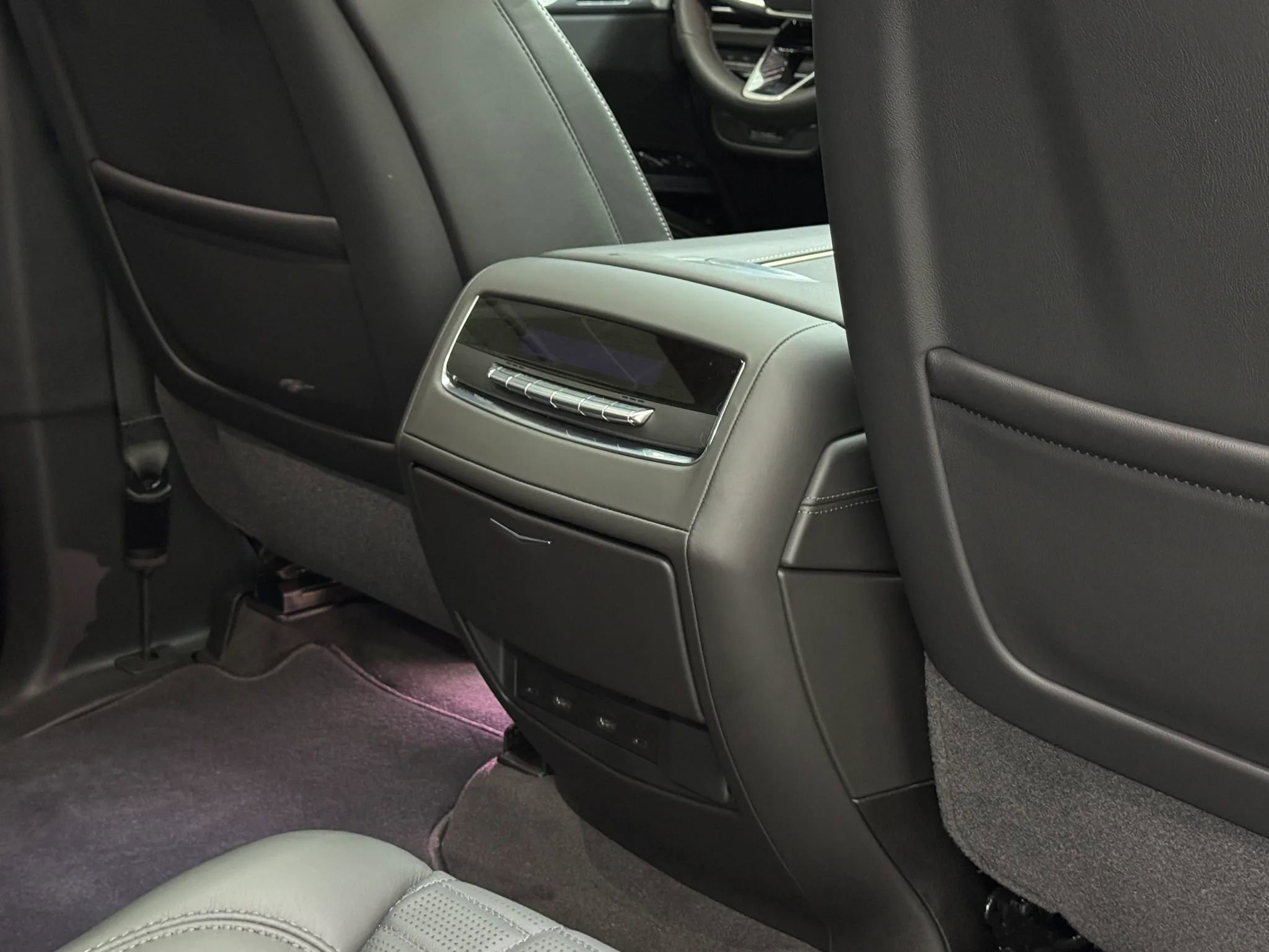 Used 2026 Cadillac Escalade ESV V w/ LPO, ONYX Package image 31