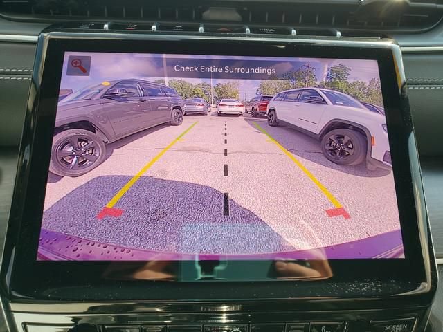 Used 2025 Jeep Grand Cherokee Limited w/ Trailer Tow Package AWD/4WD image 23