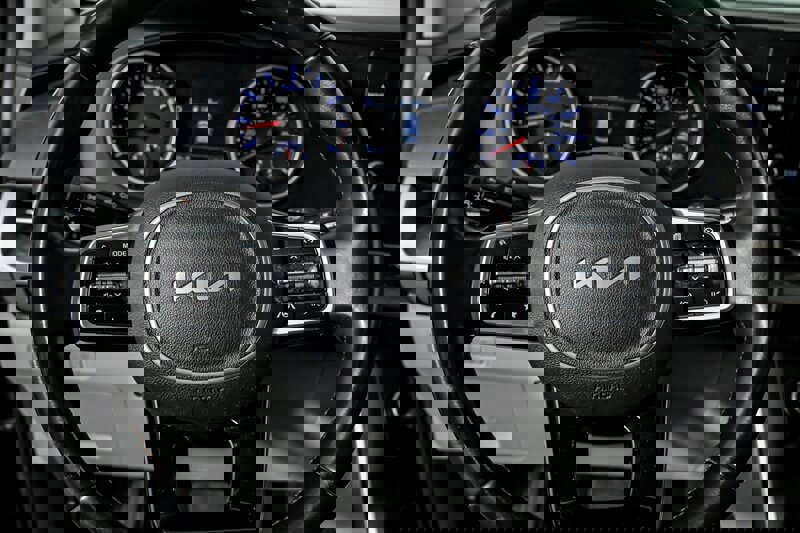 Used 2023 Kia Carnival LX image 21