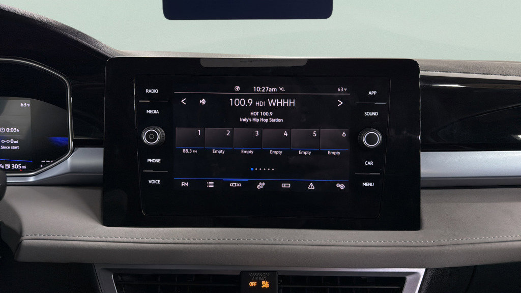 Certified 2025 Volkswagen Taos SE image 24