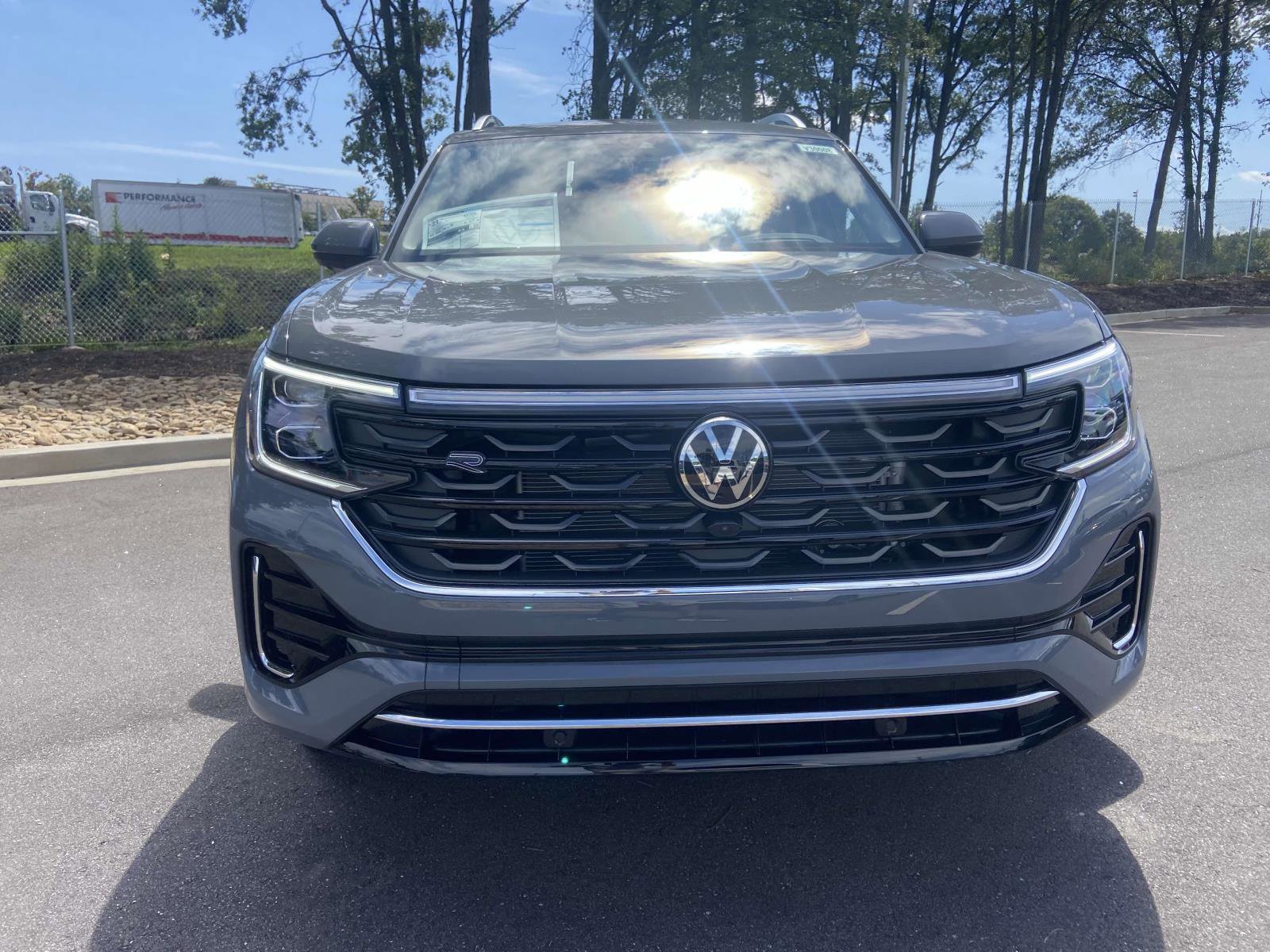 New 2026 Volkswagen Atlas SEL Premium R-Line image 2