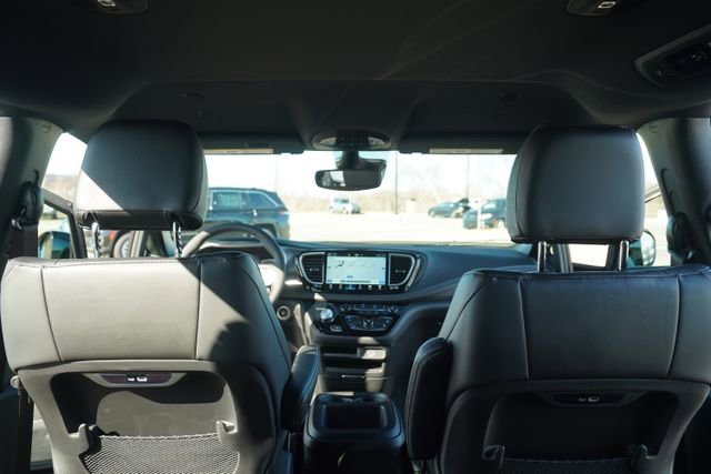 New 2026 Chrysler Pacifica Select FWD image 21