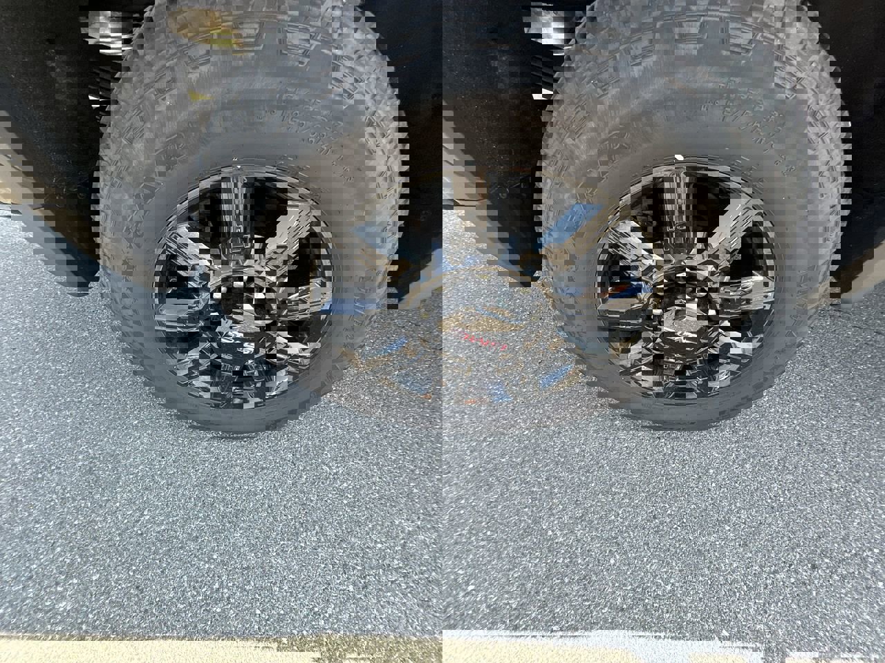 Used 2024 GMC Sierra 2500 AT4 w/ Technology Package image 9